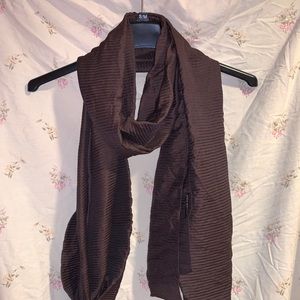 Brown textured scarf